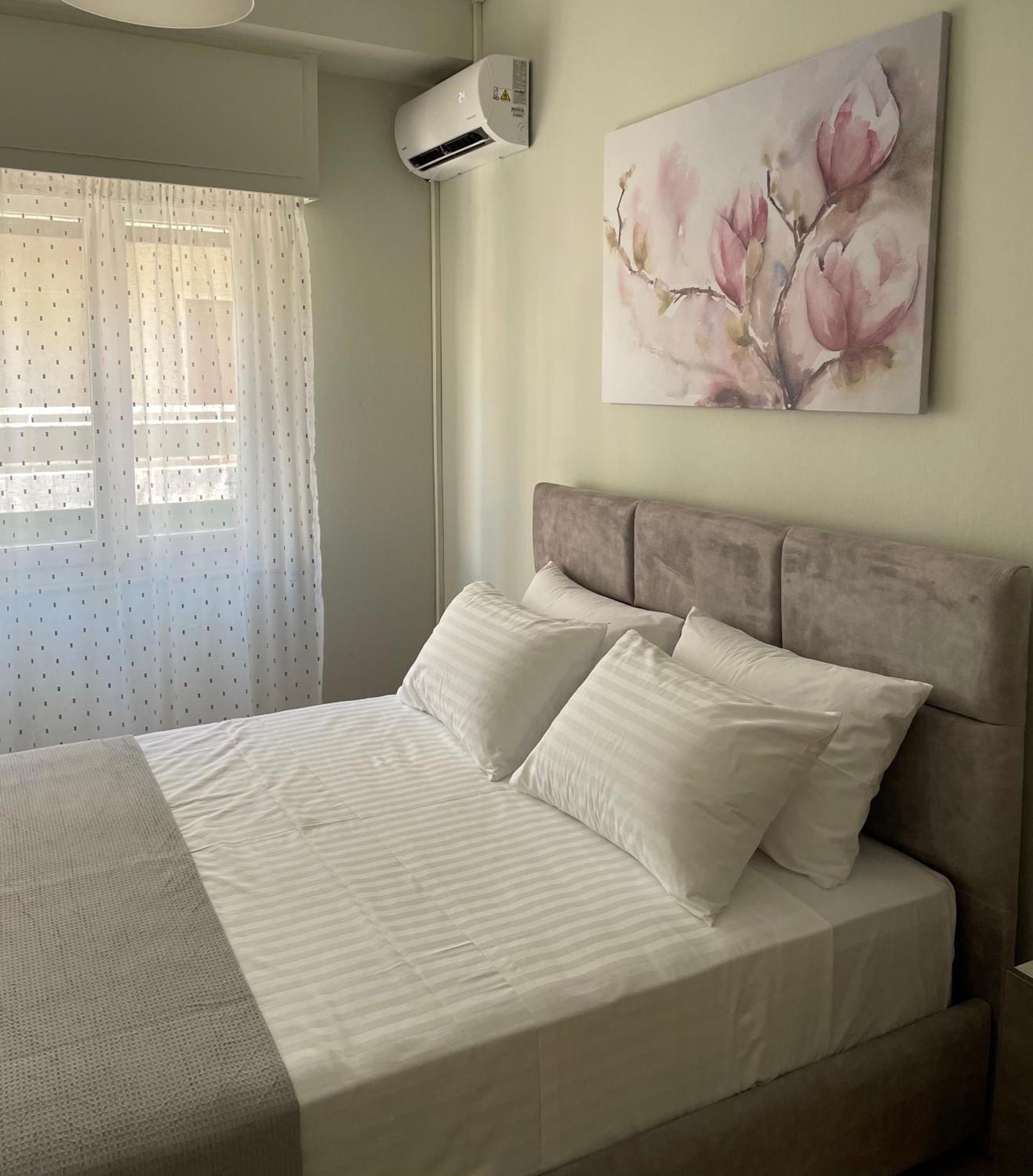 Spacious Apartment Near Panormou Metro Athens Exterior photo